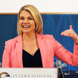 181111-swin-nauert-un-tease_cixnir