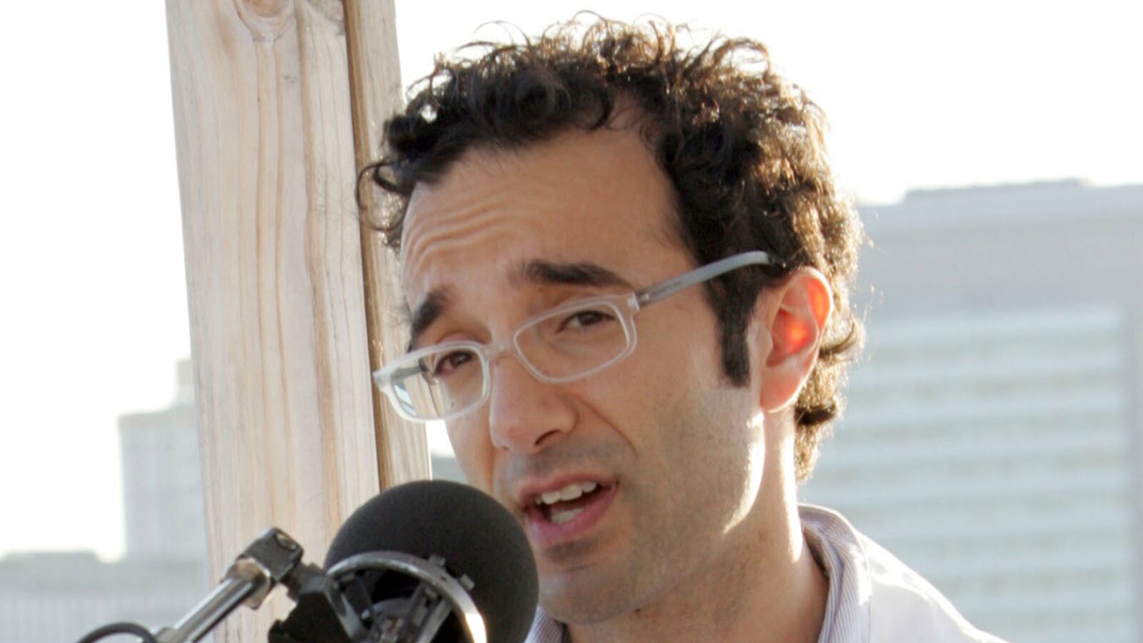 cheats/2011/09/20/twenty-two-americans-get-genius-grants/jad-abumrad-macarthur-genius-grant-cheat_xcc4h3