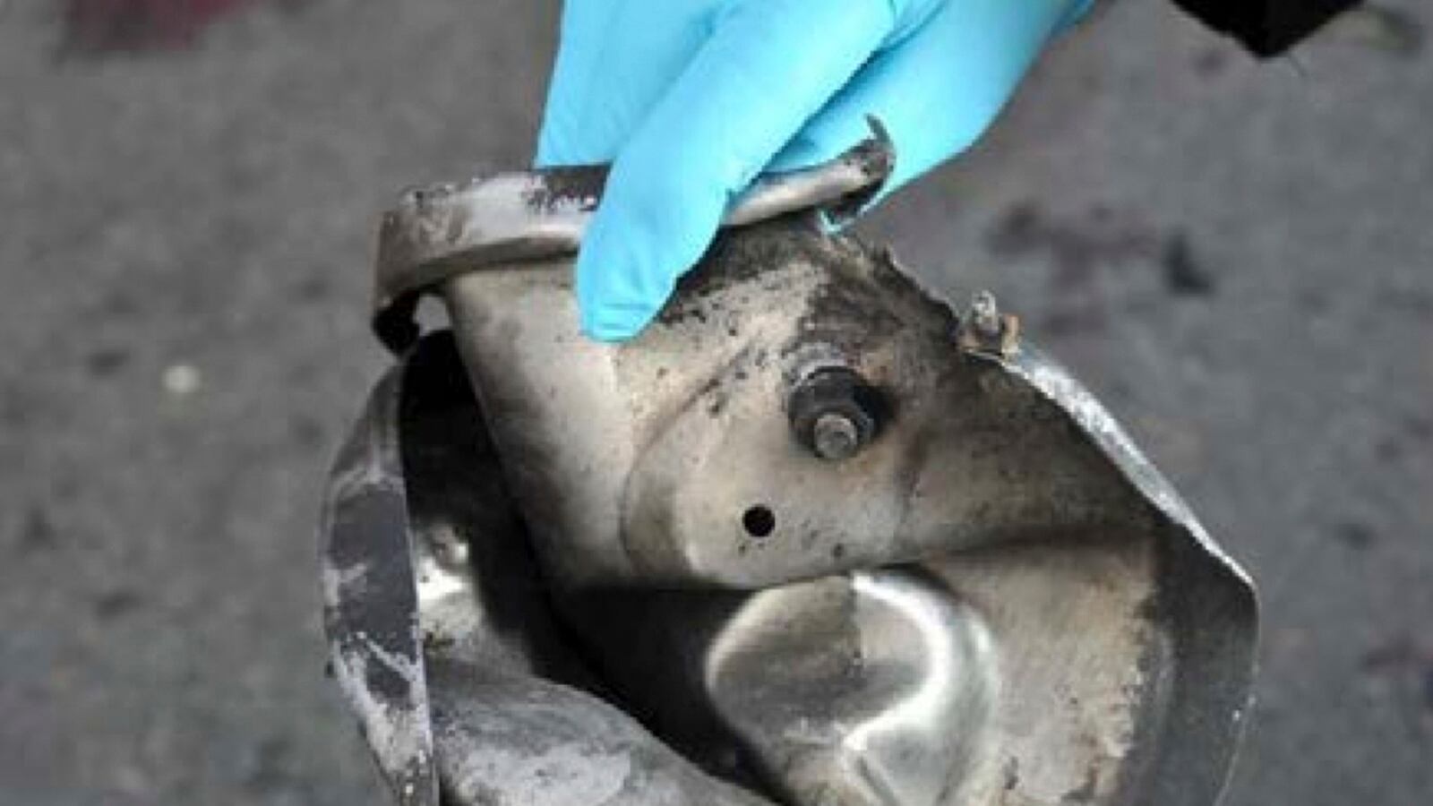 cheats/2013/08/01/police-investigate-pressure-cooker-search/130425-boston-bomb-remote-cheat_zm1ok5