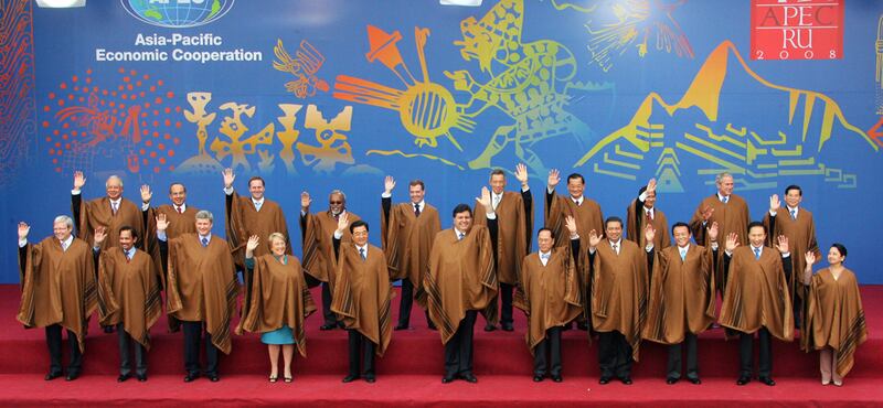 galleries/2011/11/15/apec-silly-shirts-through-the-years-photos/apec-silly-shirts-2008_fx6noi