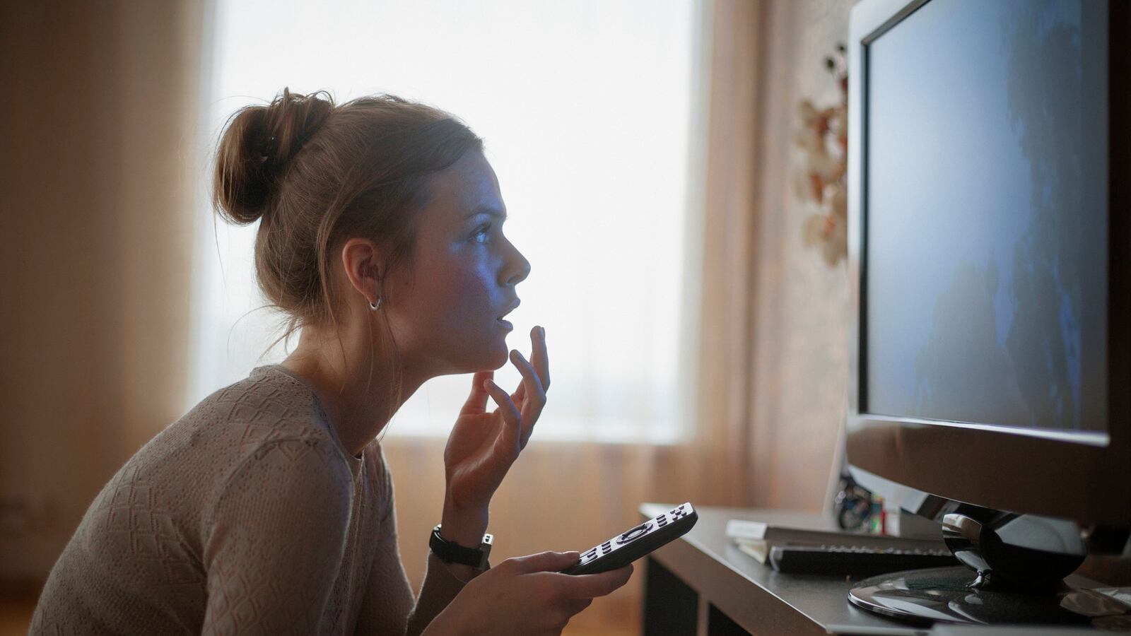 articles/2014/10/16/wait-we-actually-like-spoilers/141015-fallon-binge-spoilers-tease_yoxwrf