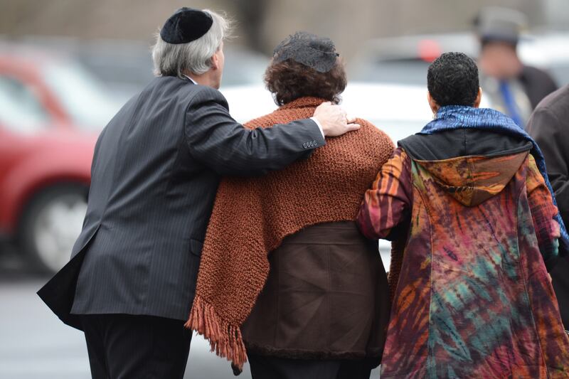 galleries/2012/12/17/newtown-funerals-the-faces-of-grief-photos/17shooting-funeral5_necl1k