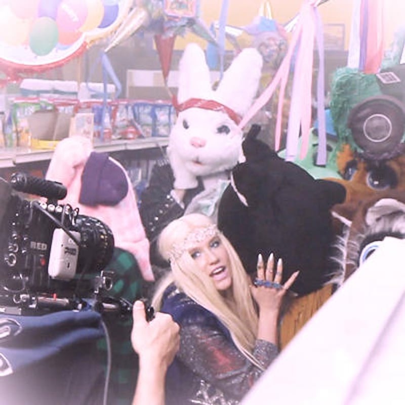 galleries/2012/12/30/best-celebrity-twitter-pictures-kesha-paris-hilton-more-photos/celeb-tweets-05_iyrsyj