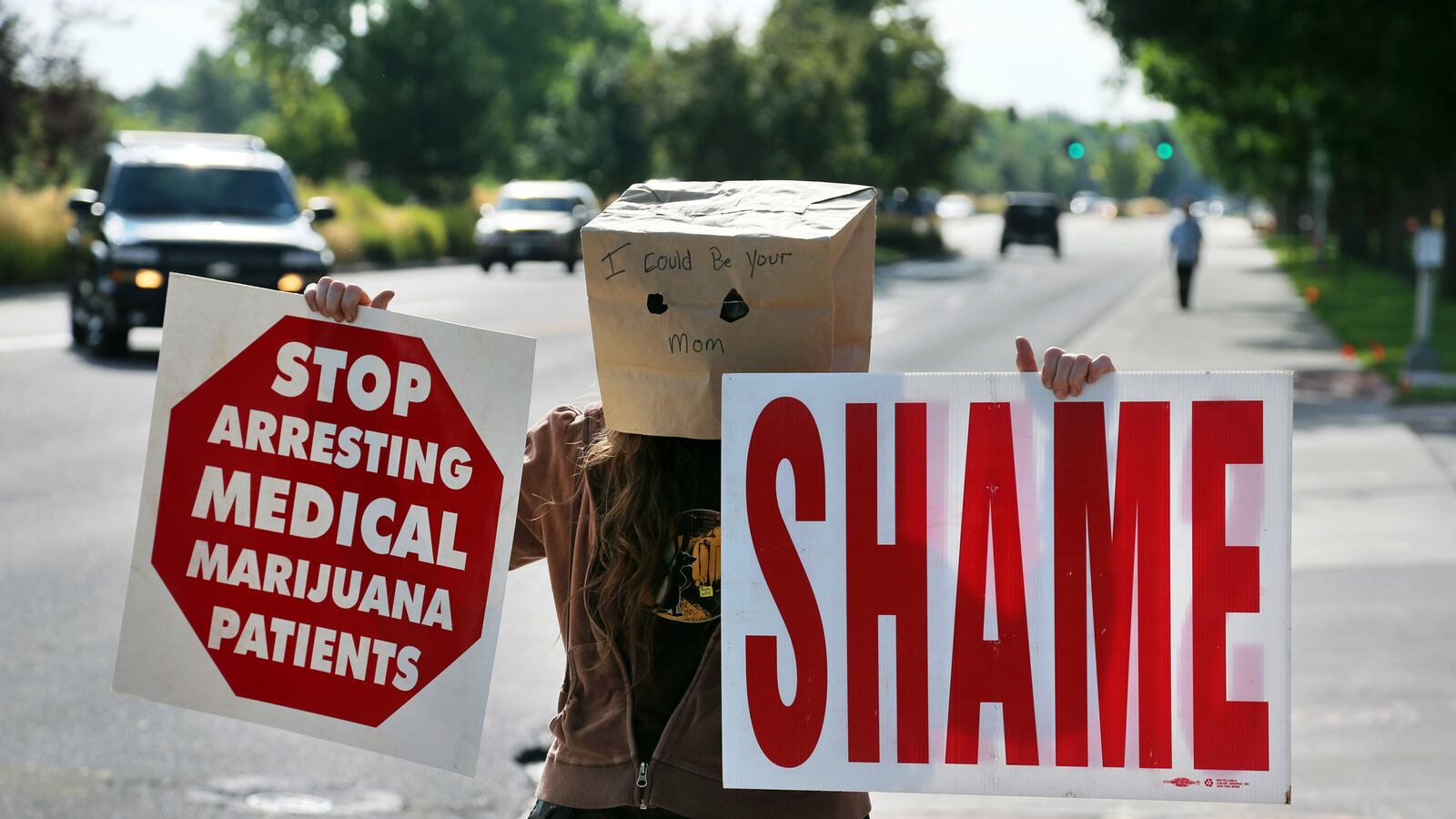 articles/2013/09/25/congressmen-introduce-bills-to-aid-legal-marijuana-businesses/130923-Green-Pot-Biz-tease_cgu6zs