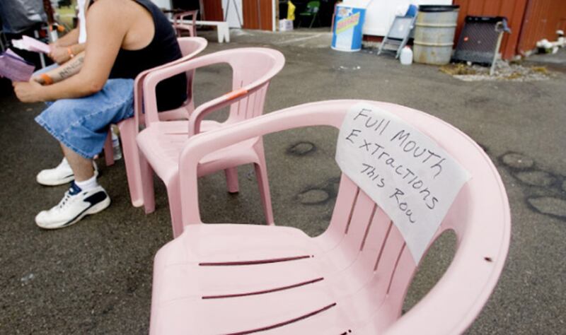 galleries/2009/10/15/inside-a-traveling-health-care-tent-city/allman-healthcare---6_qcuoky