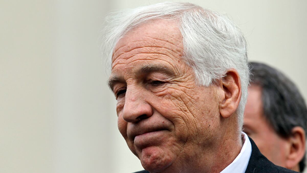 cheats/2012/03/24/penn-state-police-buried-investigation/sandusky-house-arrest-cheat_pptmbn