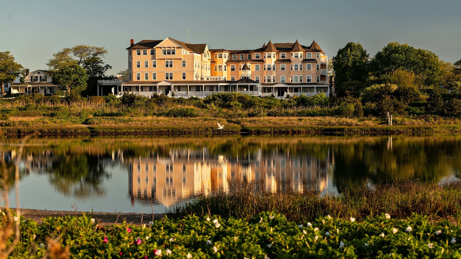 190927-best-harbor-view-hotel-tease_qlhfsn