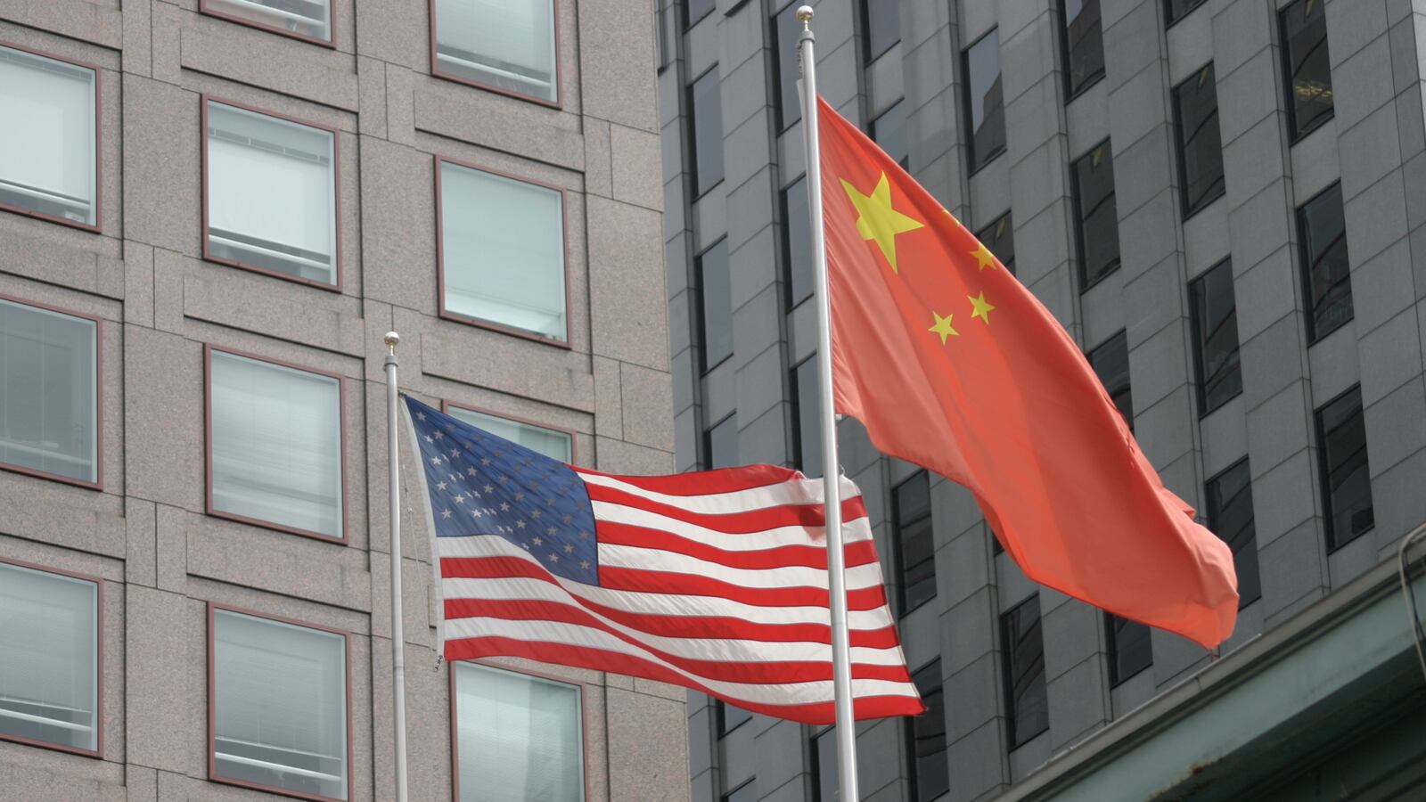 The flags of the United States and China.