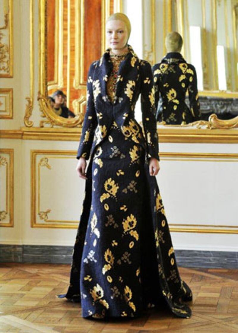 galleries/2010/03/09/alexander-mcqueen-s-last-collection/murphy-mcqueen-paris---11_axku7f