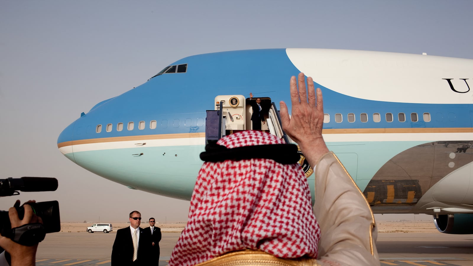 articles/2016/04/20/obama-ii-saudi-arabia-what-do-these-oil-sheikhs-have-to-hide/160419-nawaz-oil-sheihks-tease_iawwf1