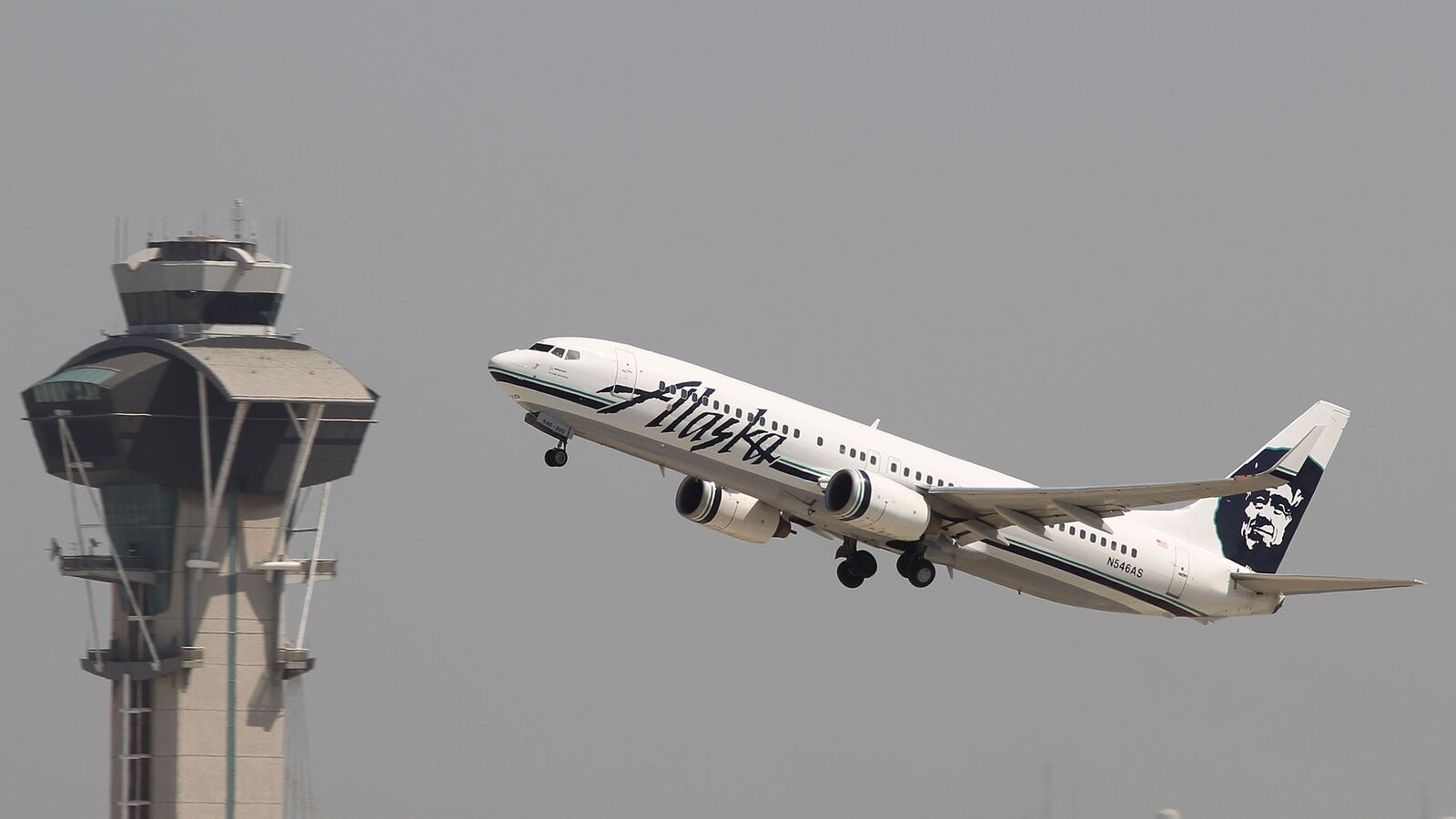 180314-messer-alaska-airlines-copilot-hero_qscefd