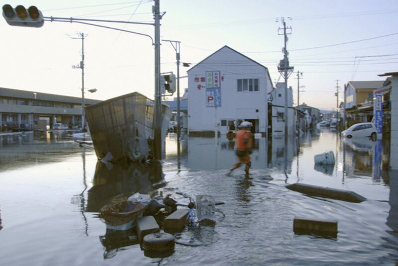 galleries/2011/03/11/quake-tsunami-hit-japan/japan-quake-1_ukoci6