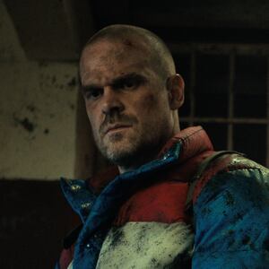 STRANGER THINGS. (L to R) Winona Ryder as Joyce Byers and David Harbour as Jim Hopper in STRANGER THINGS. Cr. Courtesy of Netflix © 2022