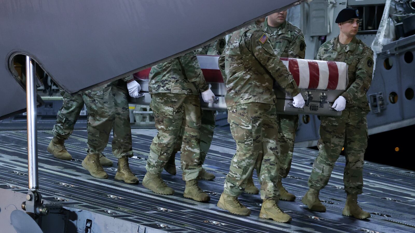 2020-02-11T081459Z_1855121958_RC28YE91DD8E_RTRMADP_3_USA-TRUMP_bd1iwl