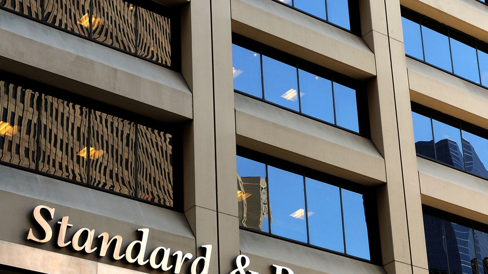 cheats/2011/08/17/justice-dept-investigating-s-p/downgrade-wrap-box_tx6rua