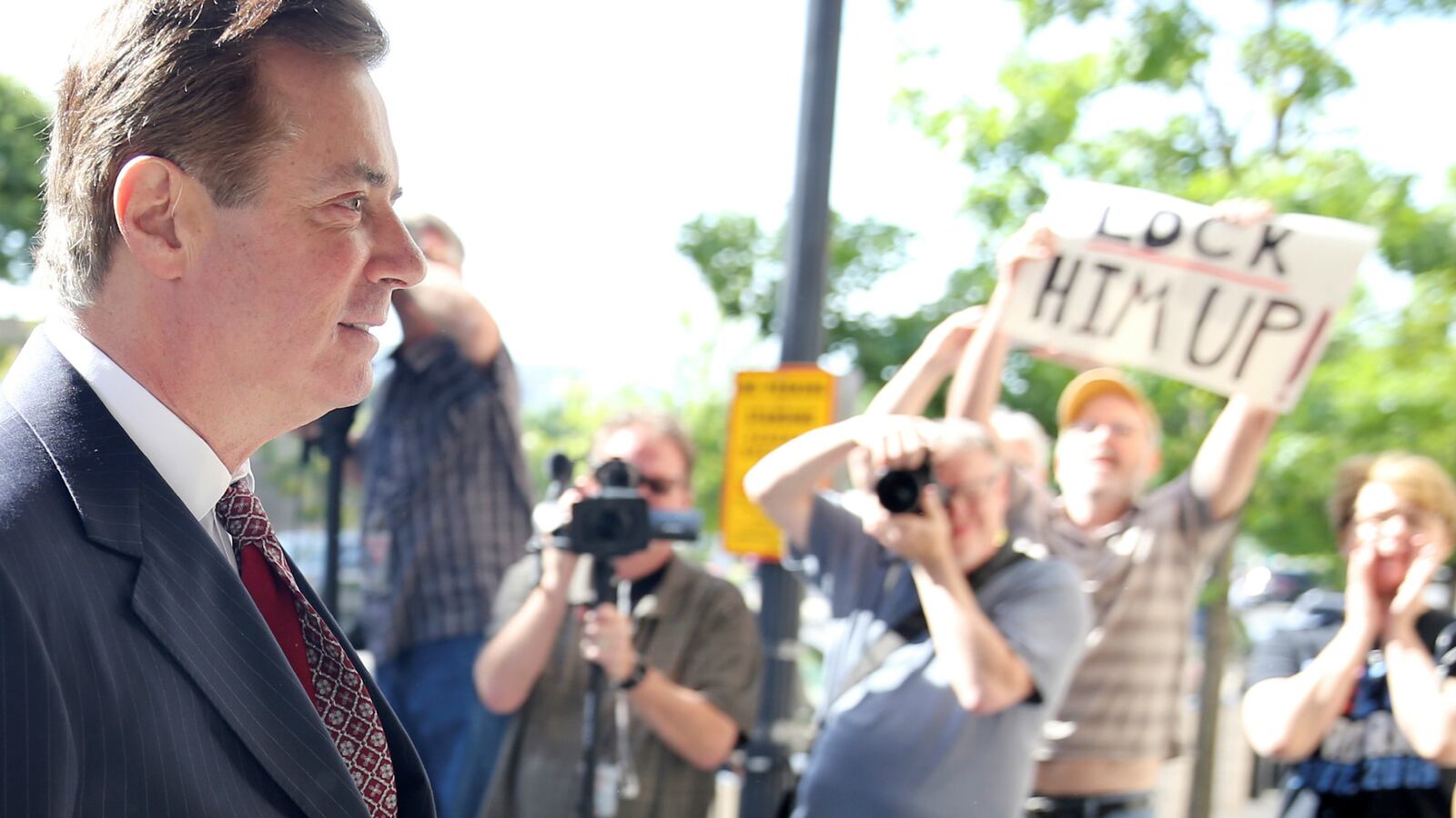 180616-paul-manafort-vip-jail-cheat_b8szqc