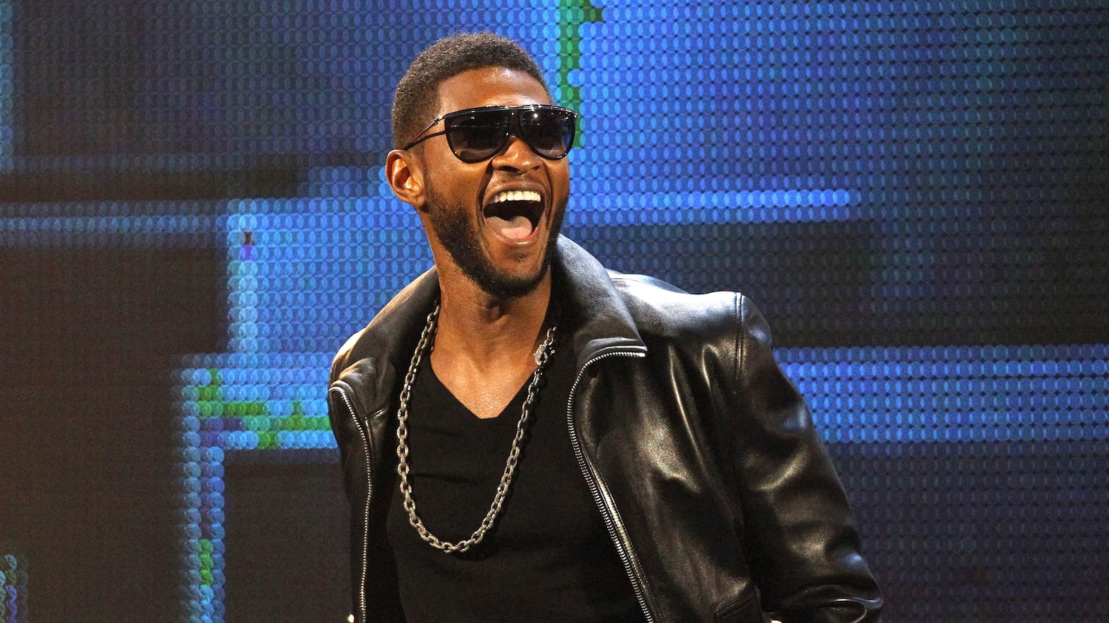 articles/2014/05/14/why-u-still-love-usher-this-generation-s-most-enduring-pop-star/140513-kamier-usher-tease_lypmec