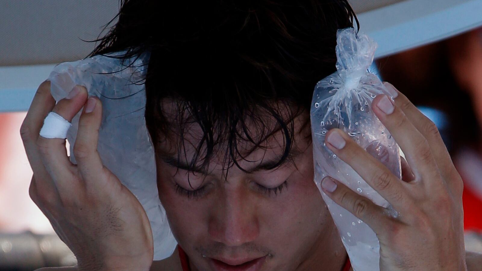 cheats/2014/01/16/heat-wave-suspends-australian-open/140116-aussie-heatwave-cheat_abaxf5