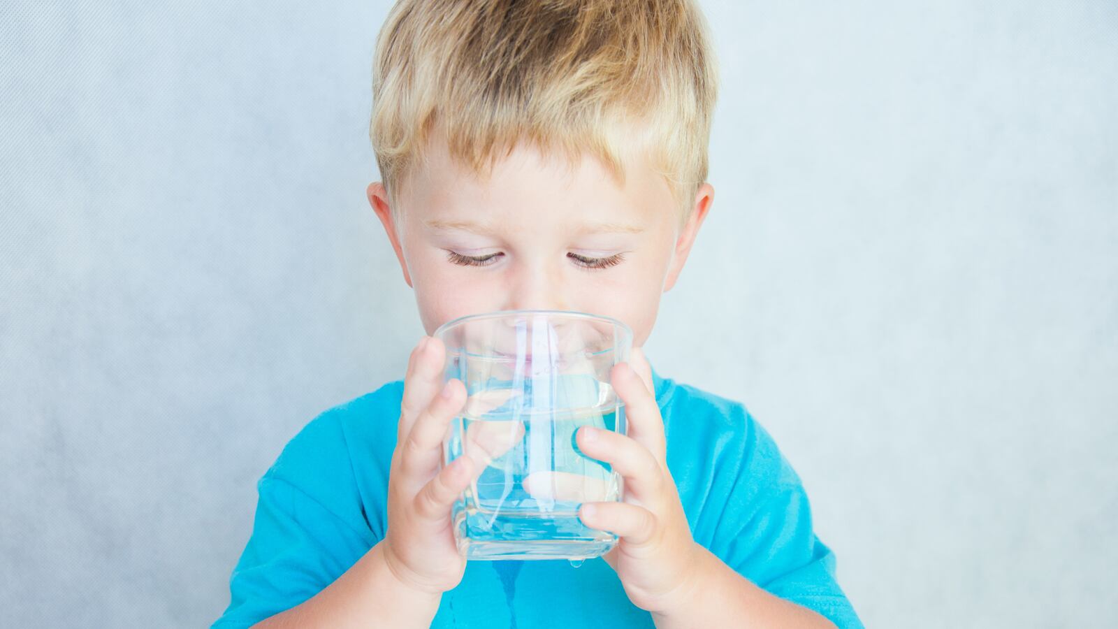 articles/2015/09/24/did-flint-michigan-just-lead-poison-its-children-doctors-think-so/150925-saunders-water-tease2_kmq7id