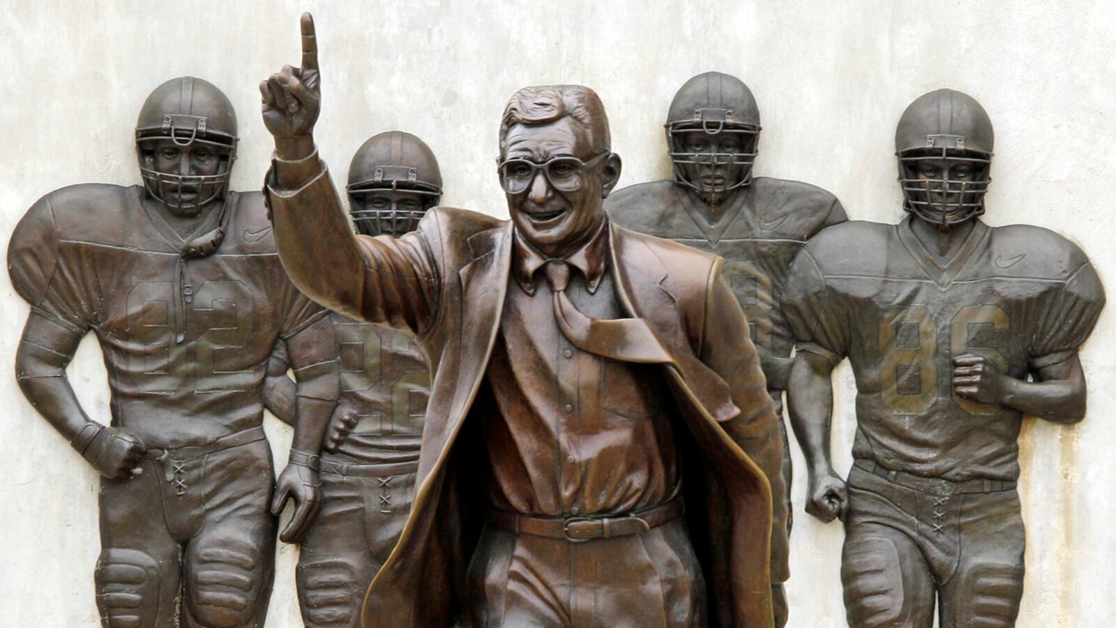 cheats/2012/07/22/paterno-statue-ordered-down/penn-state-paterno-statue-to-be-taken-down-cheat_kpovef