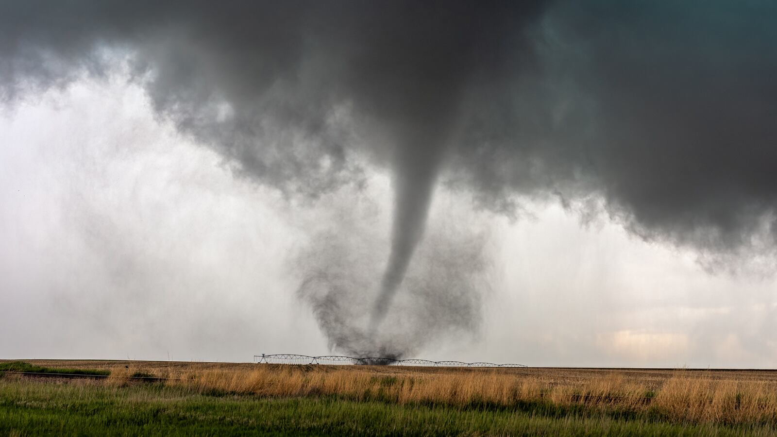 220908-tornado-chasing-hero_ynjl2c