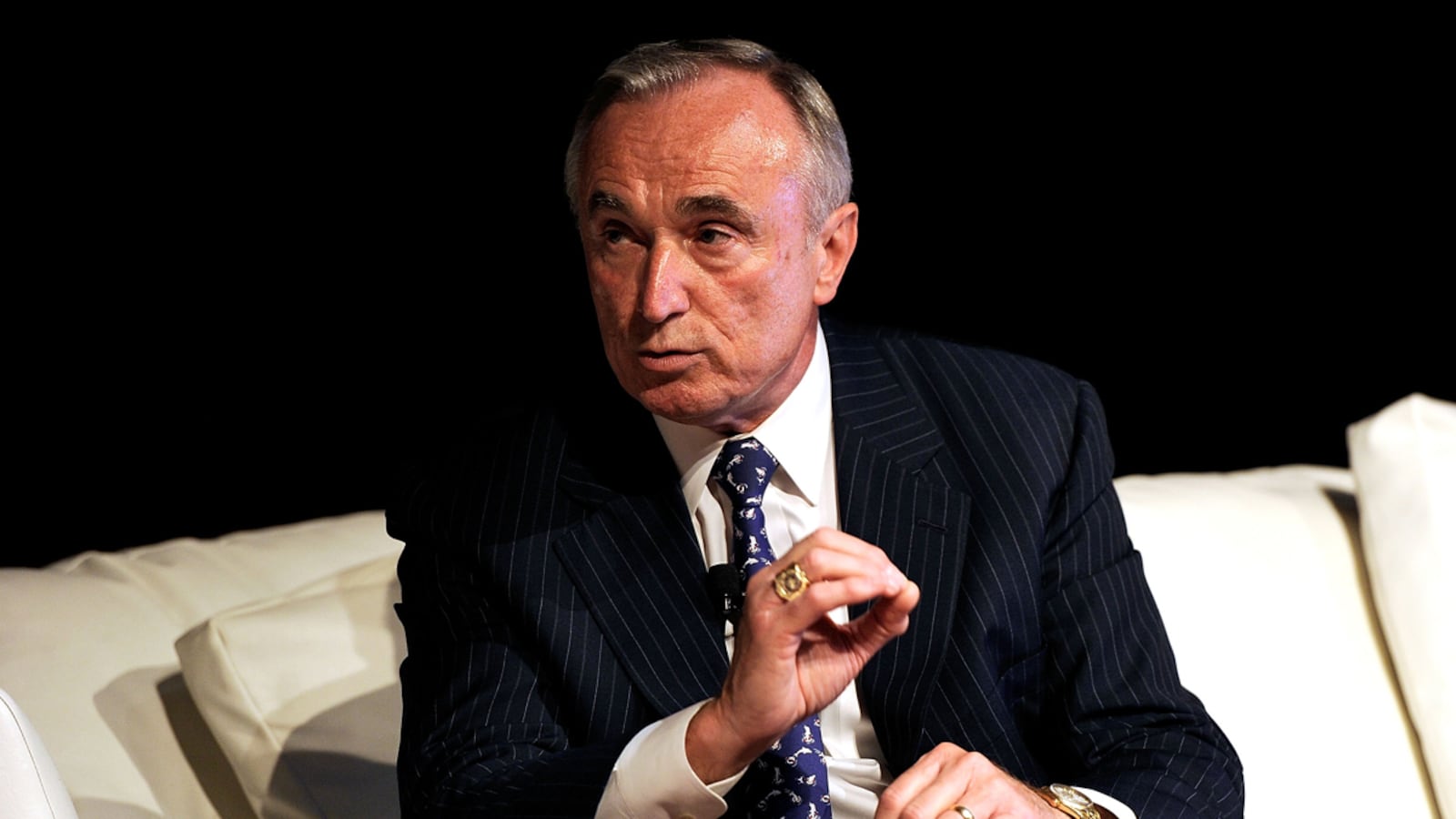 cheats/2011/08/17/u-k-can-learn-from-bratton/bill-bratton-cheat_le7sij