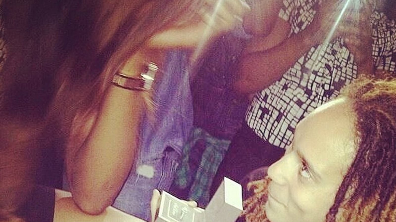 cheats/2014/08/15/brittney-griner-proposes-to-fellow-wnba-girlfriend/140816-griner-proposal-cheat_rnqofc