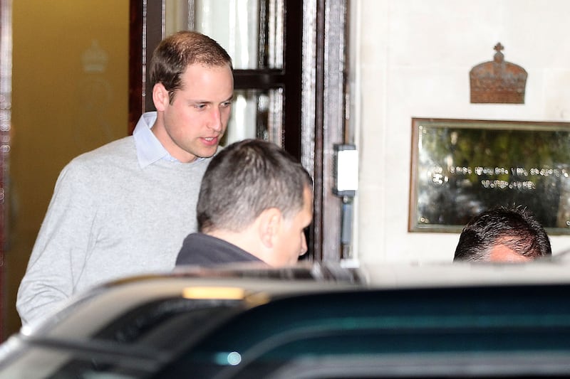 articles/2012/12/03/william-leaves-hospital-kate-on-drip/william-hospital_xduv7m