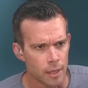 pod save america, favreau