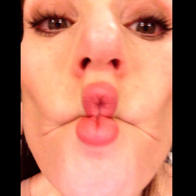 galleries/2014/04/20/miley-cyrus-biden-and-obama-and-the-best-celebrity-selfies-of-the-week/140418-menzel-selfie_bdcxwz