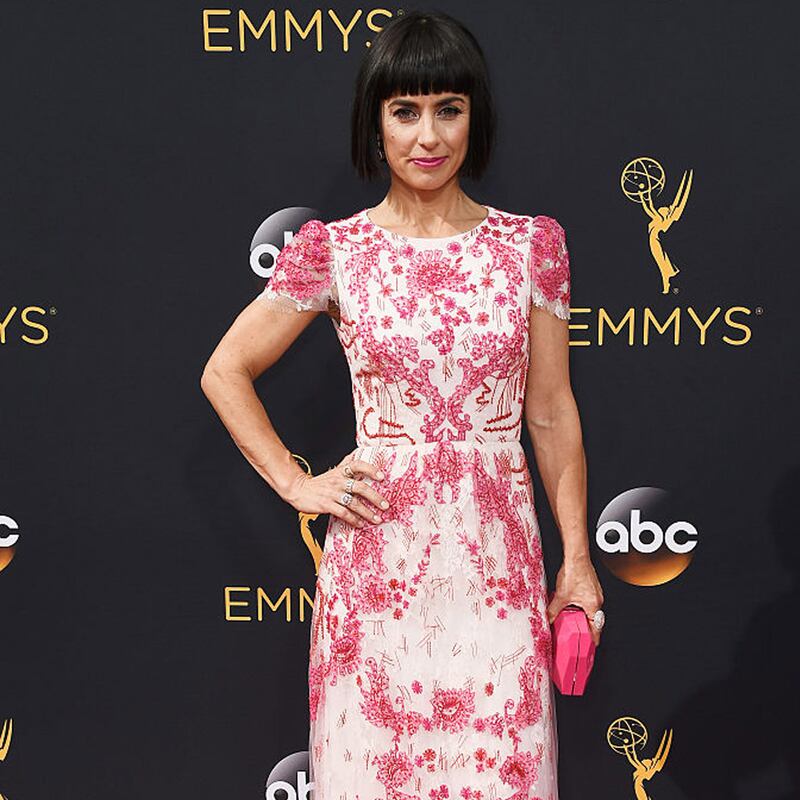 galleries/2016/09/18/how-to-win-the-emmys-red-carpet-starring-claire-danes-niecy-nash-and-emilia-clarke/160918-68-Annual-Emmy-Gallery-20_iubtms