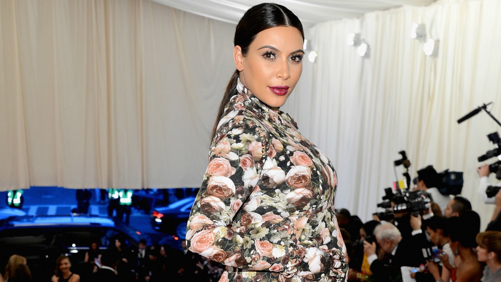 cheats/2013/06/19/report-kim-k-may-have-had-preeclampsia/Kardashian-medical-issues-cheat_uu85zg