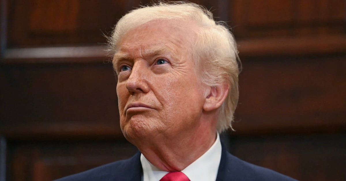 Donald Trump, 79, mit neuem Pflaster an seiner verletzten Hand gesichtet