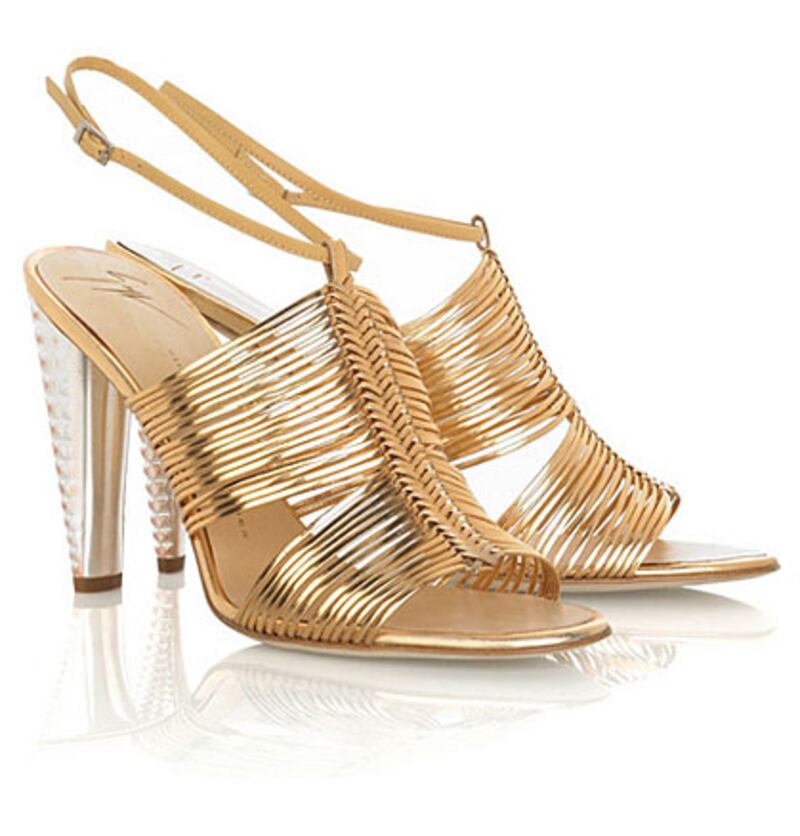 galleries/2009/05/26/the-luxury-e-tail-boom/e-retail---outnet-3_v72p0v