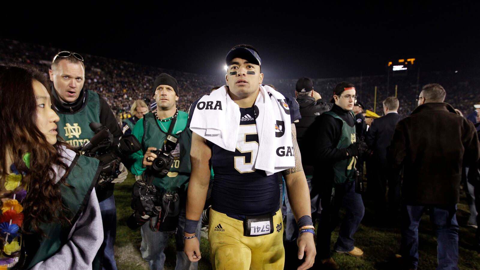 articles/2013/01/18/how-the-media-missed-the-hoax-of-manti-te-o-and-his-fictional-girlfriend/130117-Moynihan-Manti-Teo-tease_vdbmyq