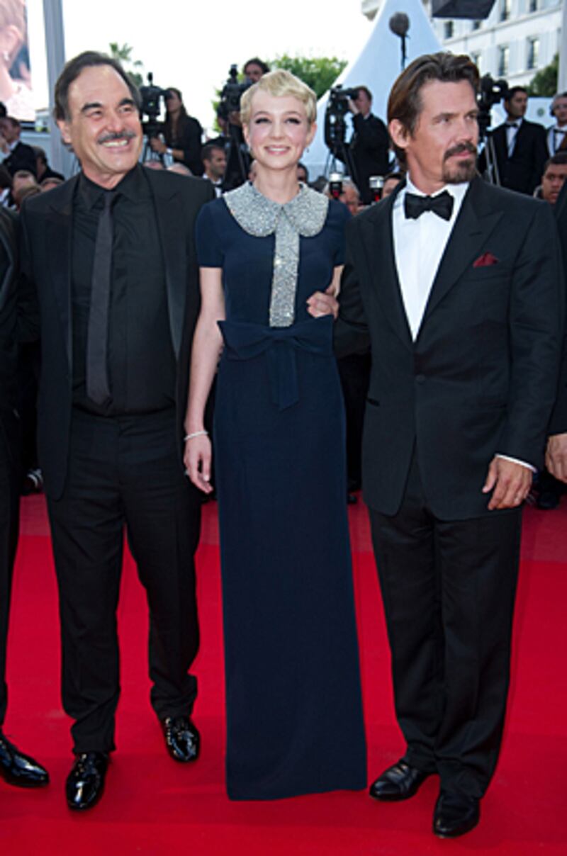 galleries/2010/12/16/the-best-worst-dressed-of-2010/best-worst-dressed---mulligan_rbvuxo