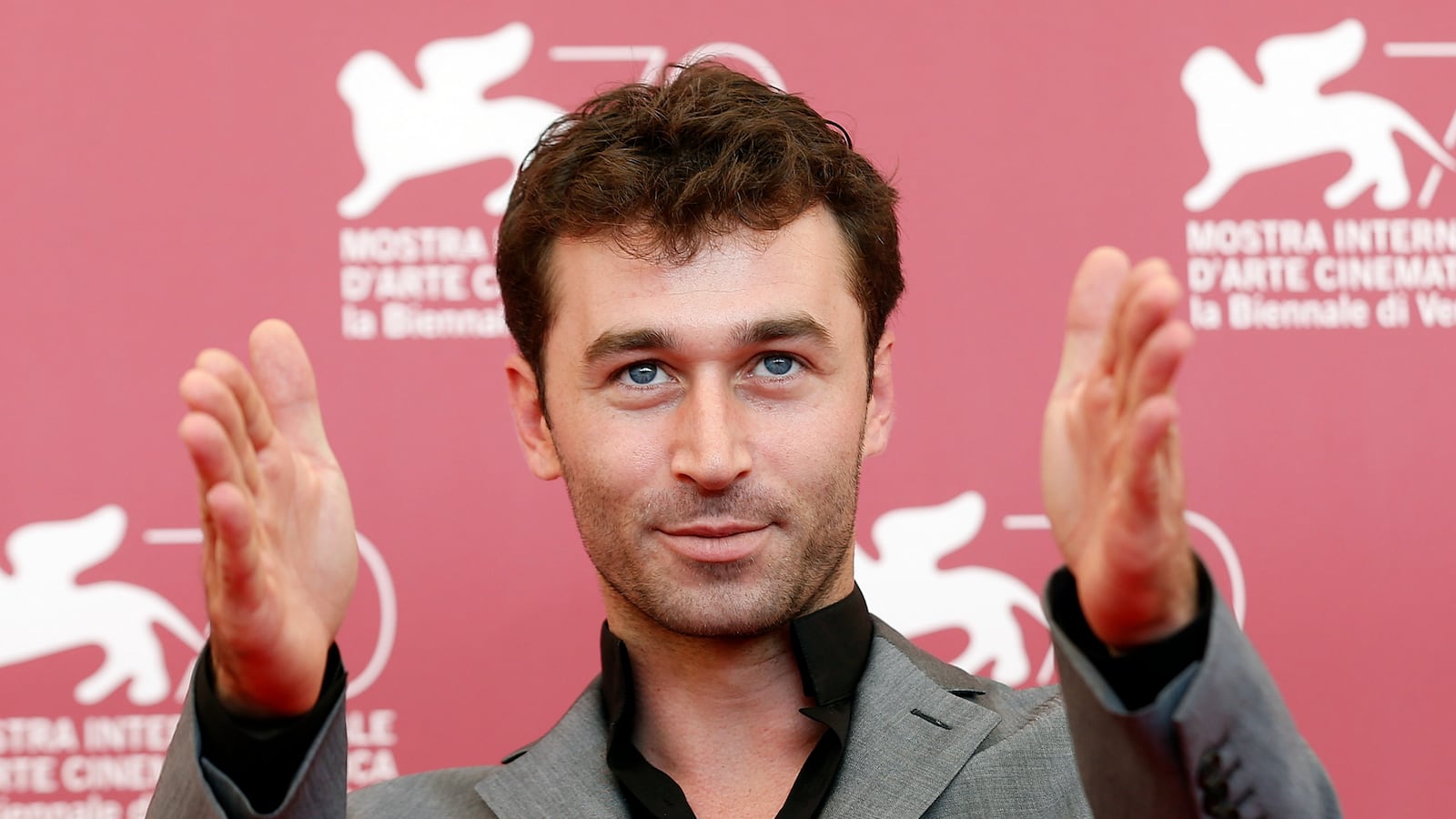 cheats/2015/11/30/bdsm-site-cuts-ties-with-james-deen/151130-james-deen-cheat_vdsst4