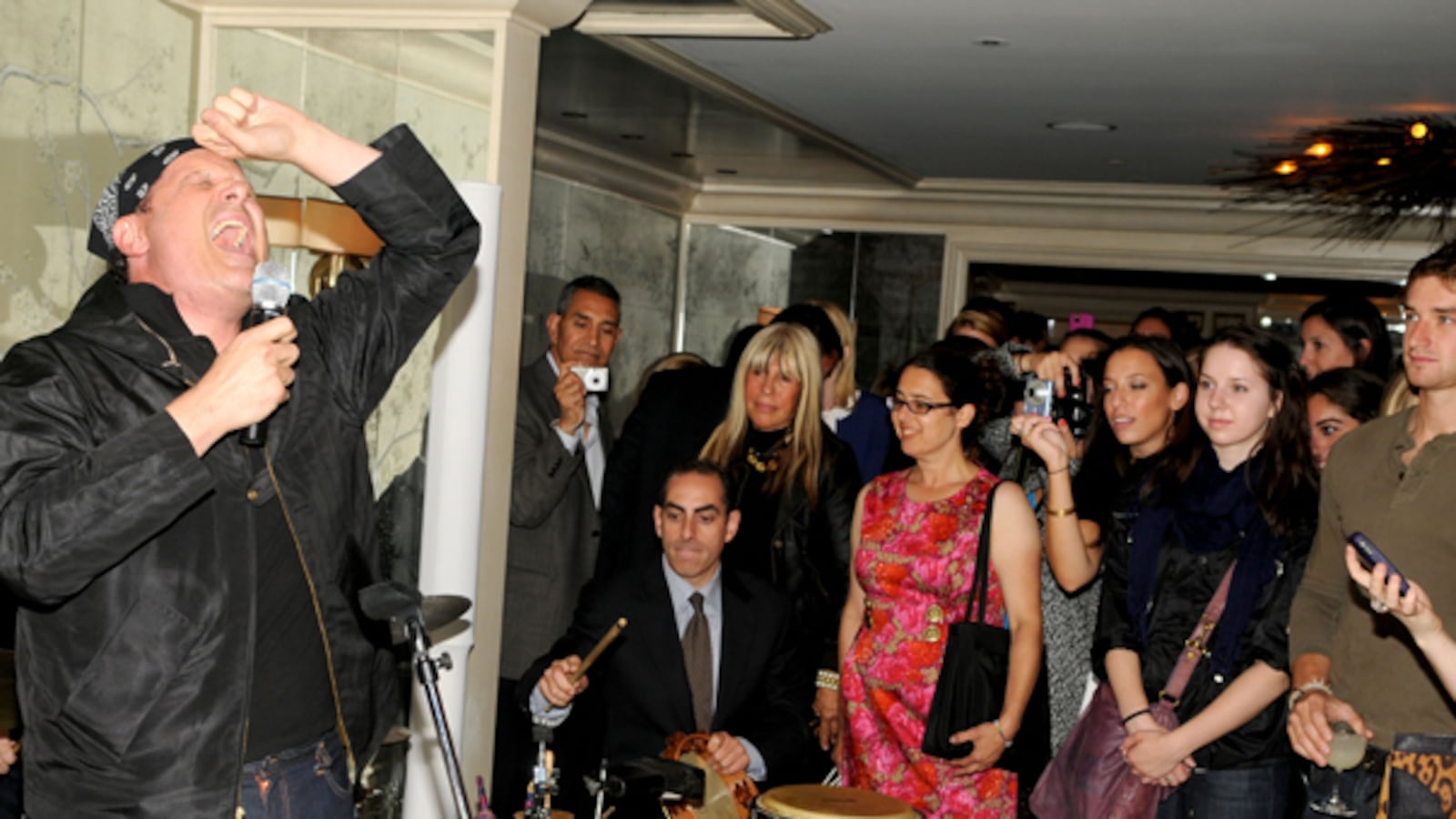 galleries/2009/09/10/fashion-s-night-out/fashionsnightout---1_yvq66m