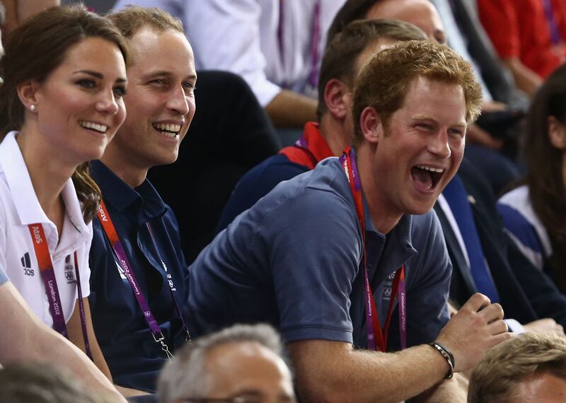 galleries/2012/08/07/prince-harry-tom-cruise-more-celebrity-third-wheels-photos/third-wheels-prince-harry_zyvfic
