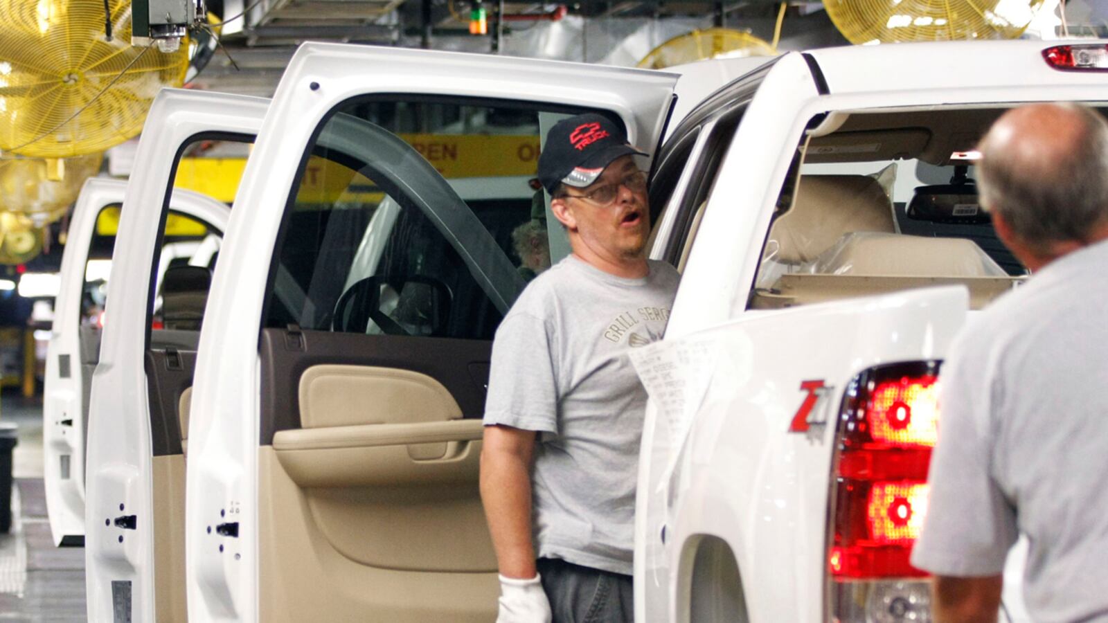 cheats/2011/09/28/uaw-ratifies-gm-pact/uaw-general-motors-negotiations-cheat_in7pe3