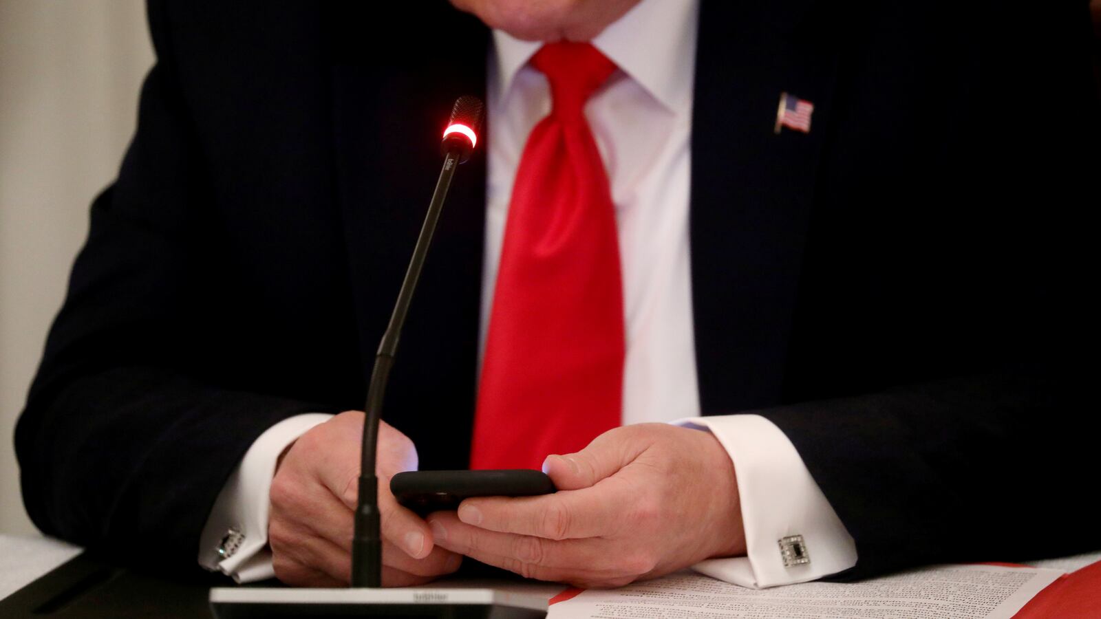 2020-06-18T000000Z_867811698_RC2WBH91WO3D_RTRMADP_3_USA-TRUMP_vvkqyd