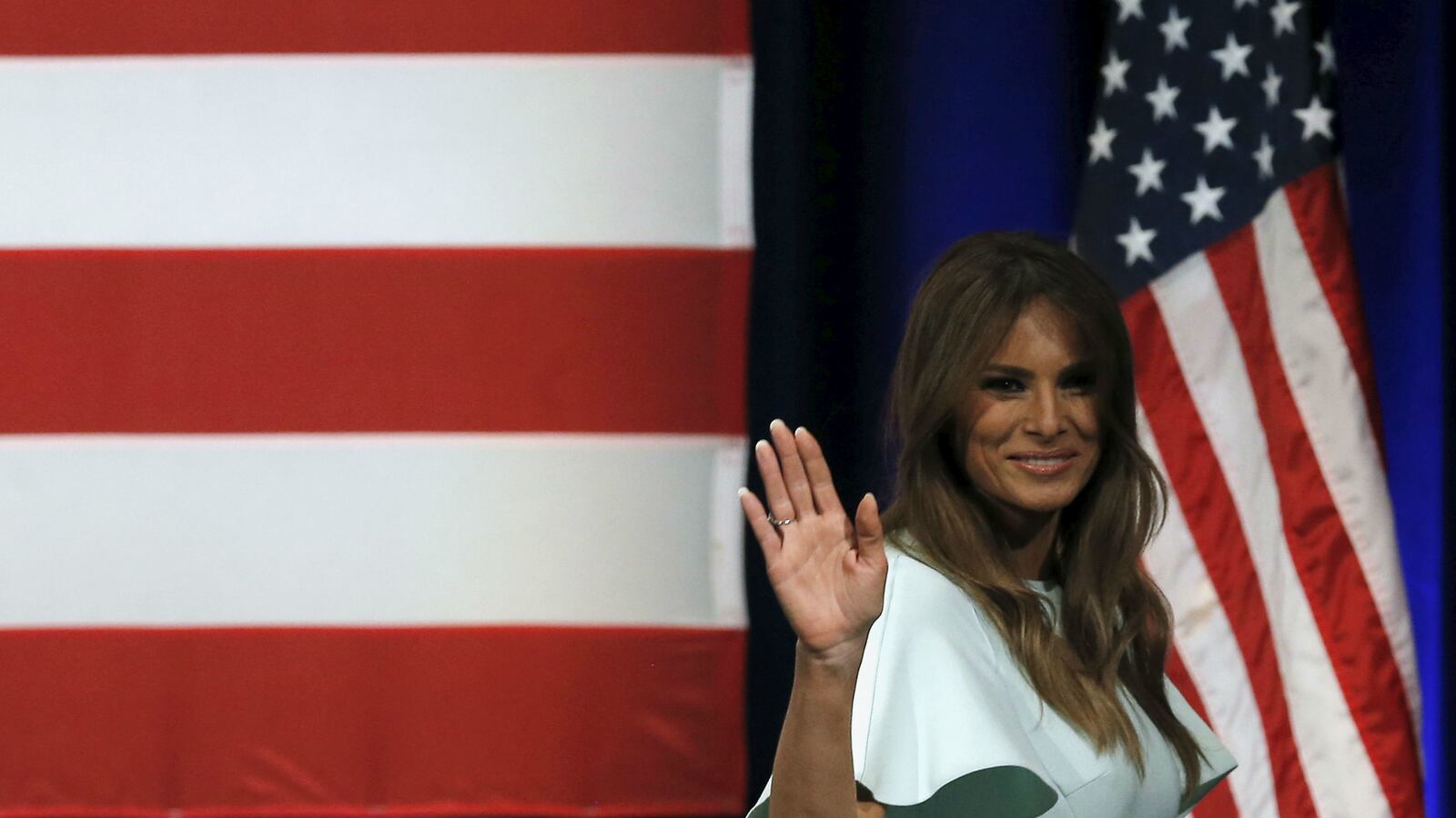 cheats/2016/04/05/melania-trump-stay-away-from-retweets/160405-melania-trump-stumps-cheat_geb8yi