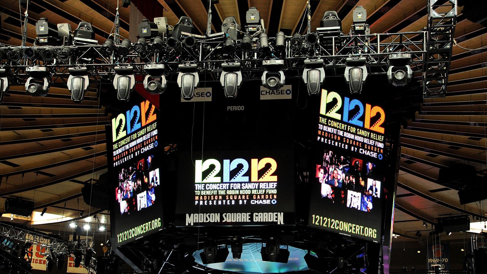 articles/2012/12/12/12-12-12-concert-ticket-scalpers-the-hurricane-sandy-benefit-spoilers/121212-ticket-scalpers-madison-sq-garden-ross_hnq4yj