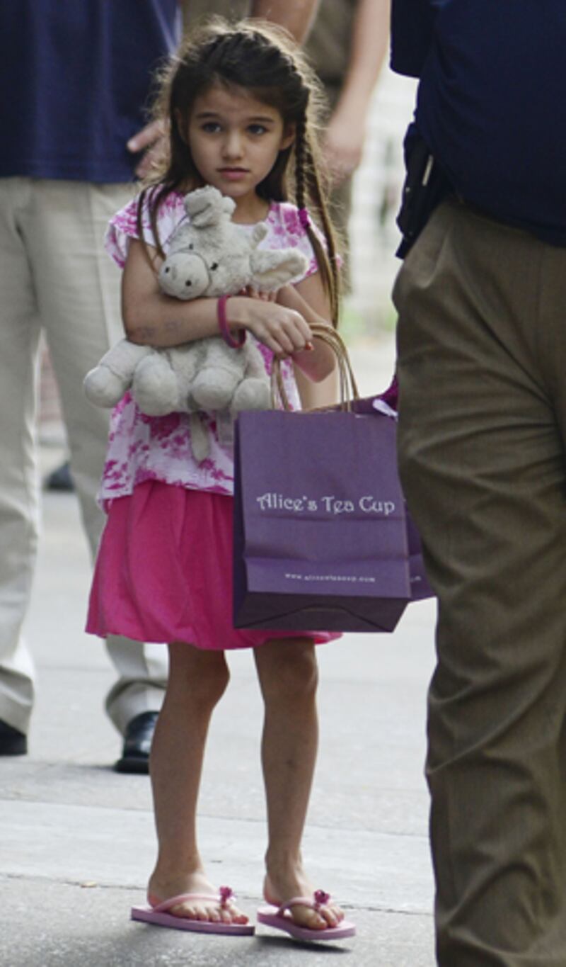 galleries/2012/08/05/suri-cruise-s-guide-to-new-york-city-bronx-zoo-pastis-more-photos/suri-cruise-alice-tea-cup_x0vd9w