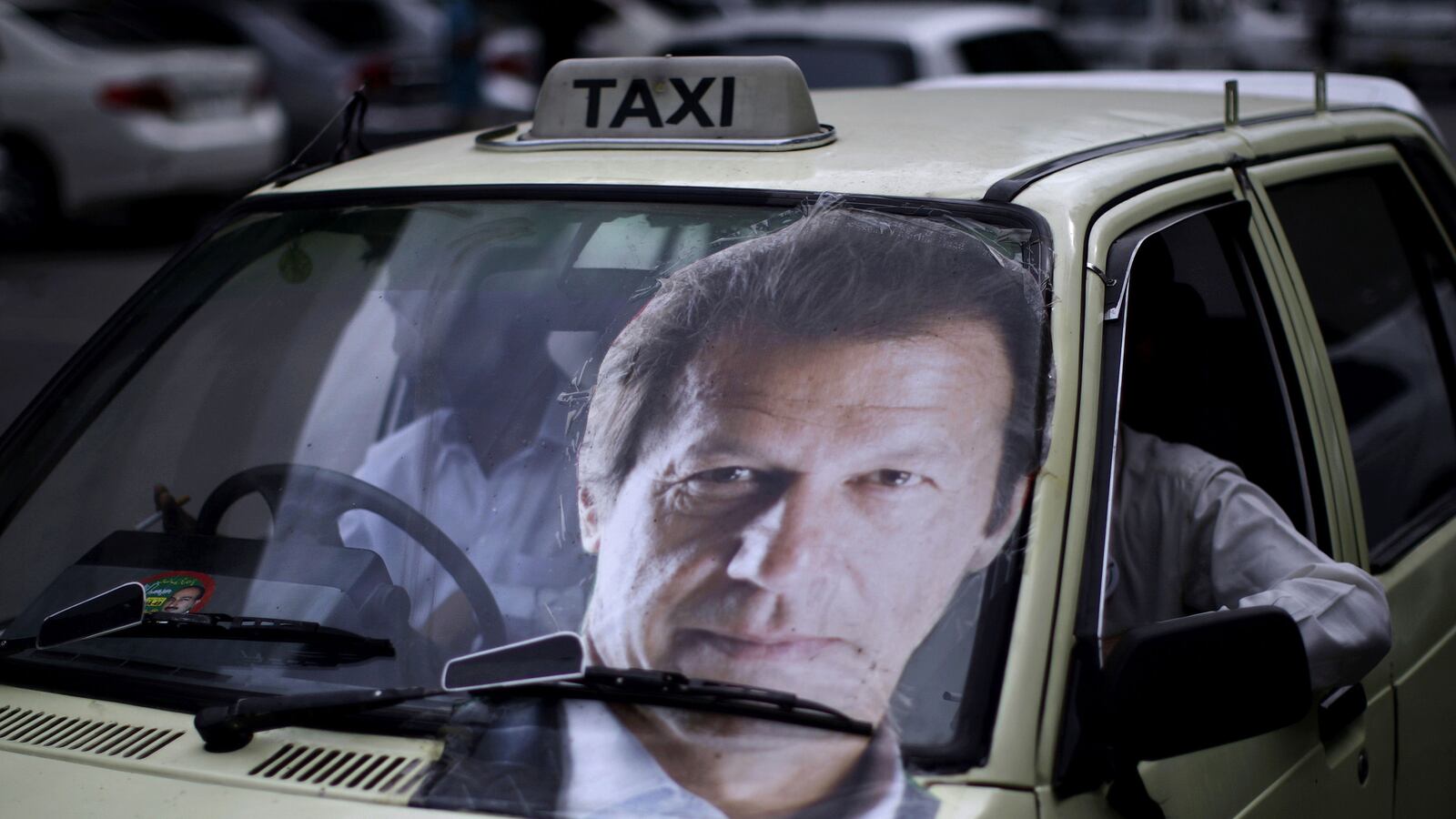 cheats/2013/05/08/pakistan-s-imran-khan-stable/130508-khan-injured-fall-cheat_bpexxb