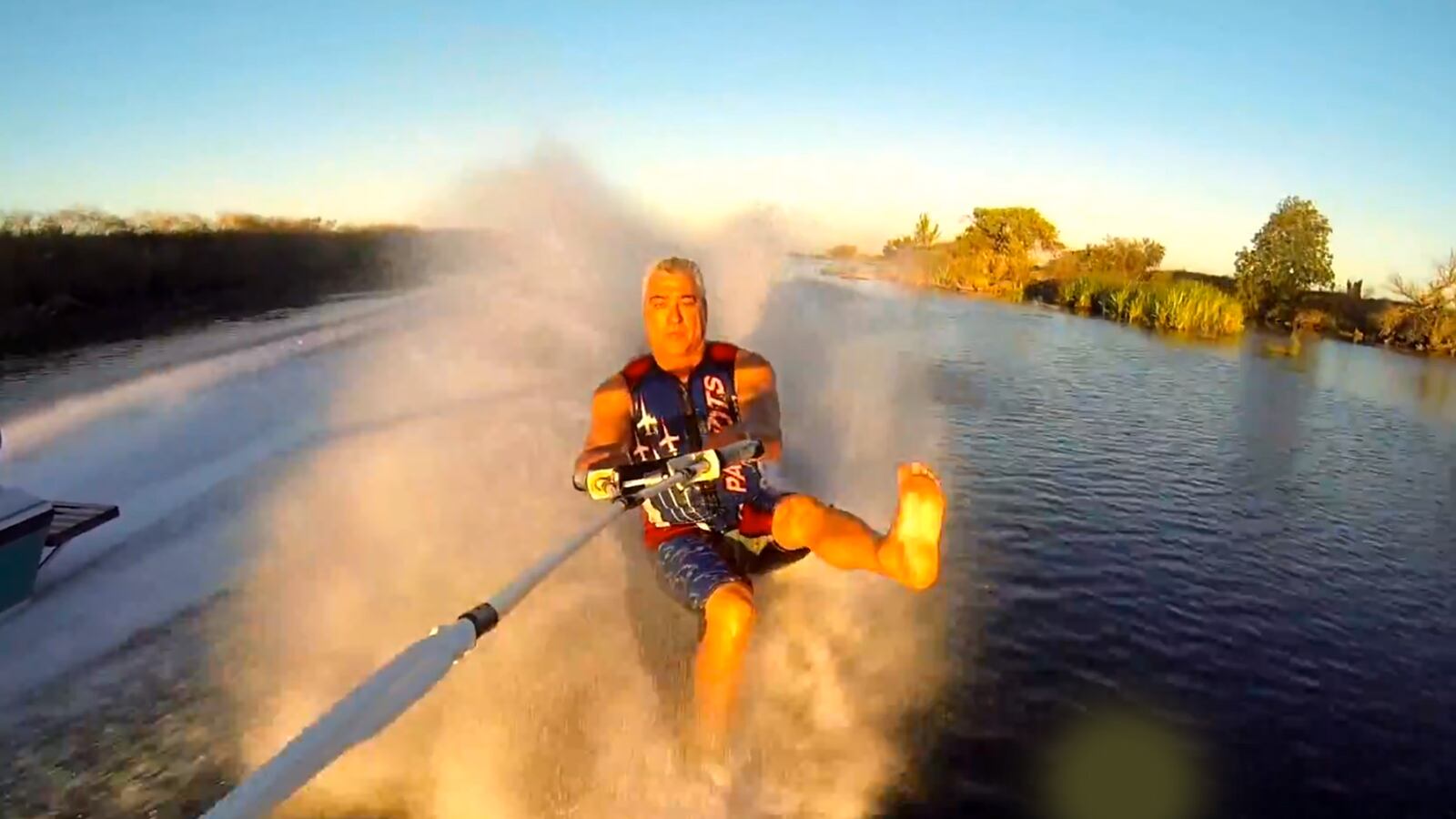 cheats/2013/10/26/this-grandpa-breakdances-on-waterskis/131024-weird-waterski-cheat_lu0wzl