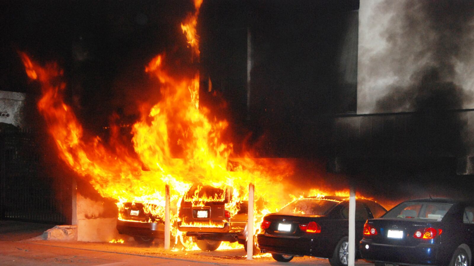 cheats/2012/01/01/car-arsons-continue-in-l-a/los-angeles-arson-manhunt-cheat_uypxh3