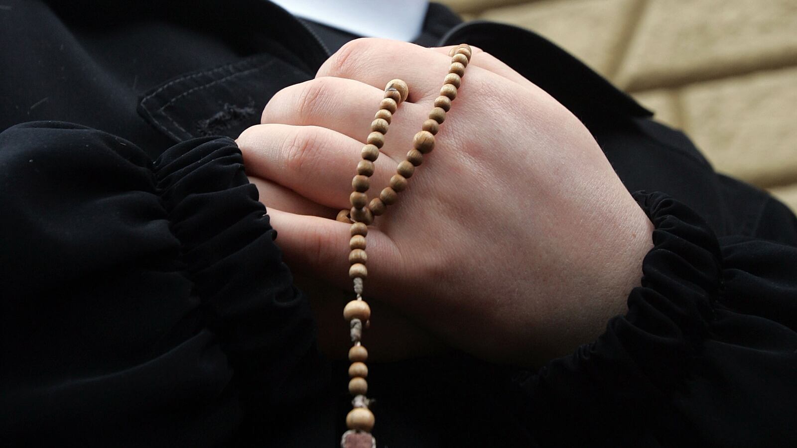 cheats/2013/12/15/nun-raped-outside-catholic-church/131215-nun-raped-cheat_bna6p0