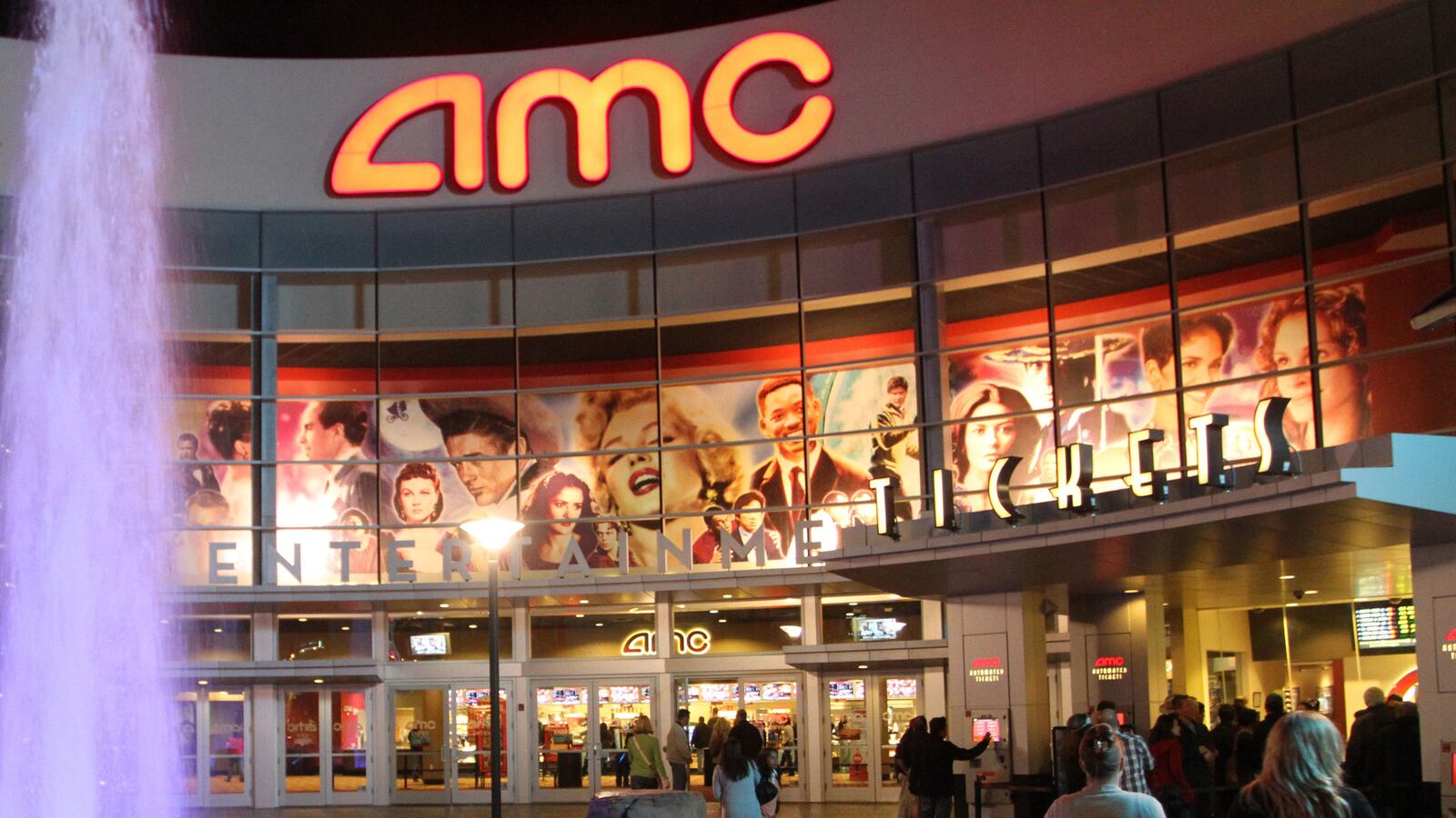 articles/2013/05/22/forget-the-headlines-chinese-buying-big-in-us/130522-china-investment-movies-cnbc-tease_dle1to