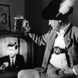 articles/2016/03/05/the-myth-of-joe-kennedy-s-bootlegging/160304-rothbaum-kennedy-drinking-tease_sassuk